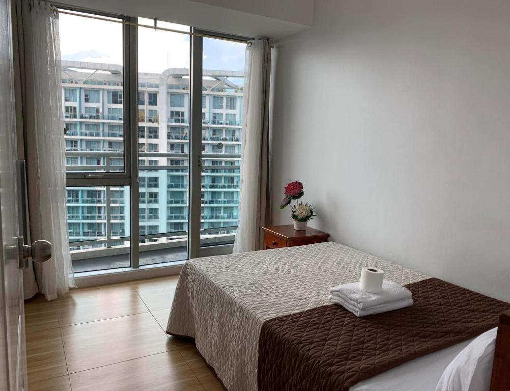 Azure C5 Man-Made Beach Balcony Multiple Units مانيلا المظهر الخارجي الصورة