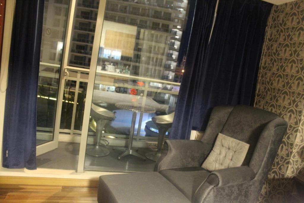 Azure C5 Man-Made Beach Balcony Multiple Units مانيلا المظهر الخارجي الصورة