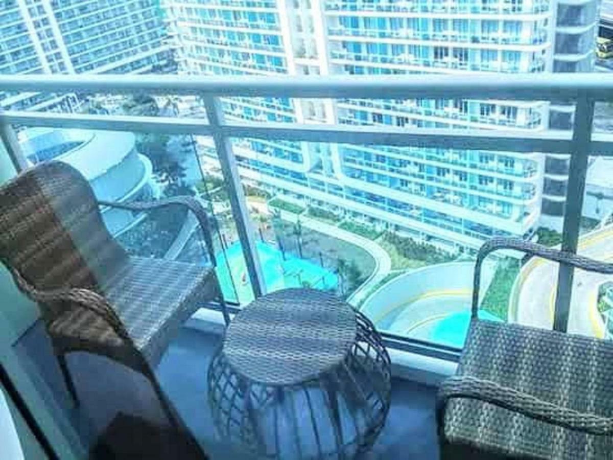 Azure C5 Man-Made Beach Balcony Multiple Units مانيلا المظهر الخارجي الصورة